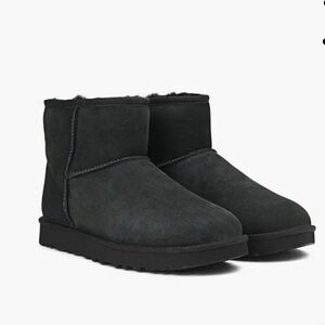 GUC UGG Classic Mini II Size 5